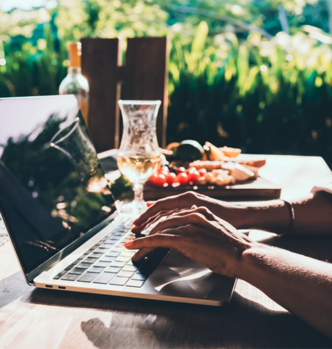 The Advantages and Challenges of Being a Digital Nomad